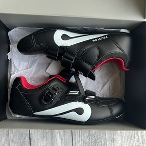 Peloton cycling shoes size 44. EUC. Worn 2-3x.